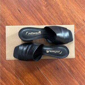 L'INTERVALLE Black Leather Mules